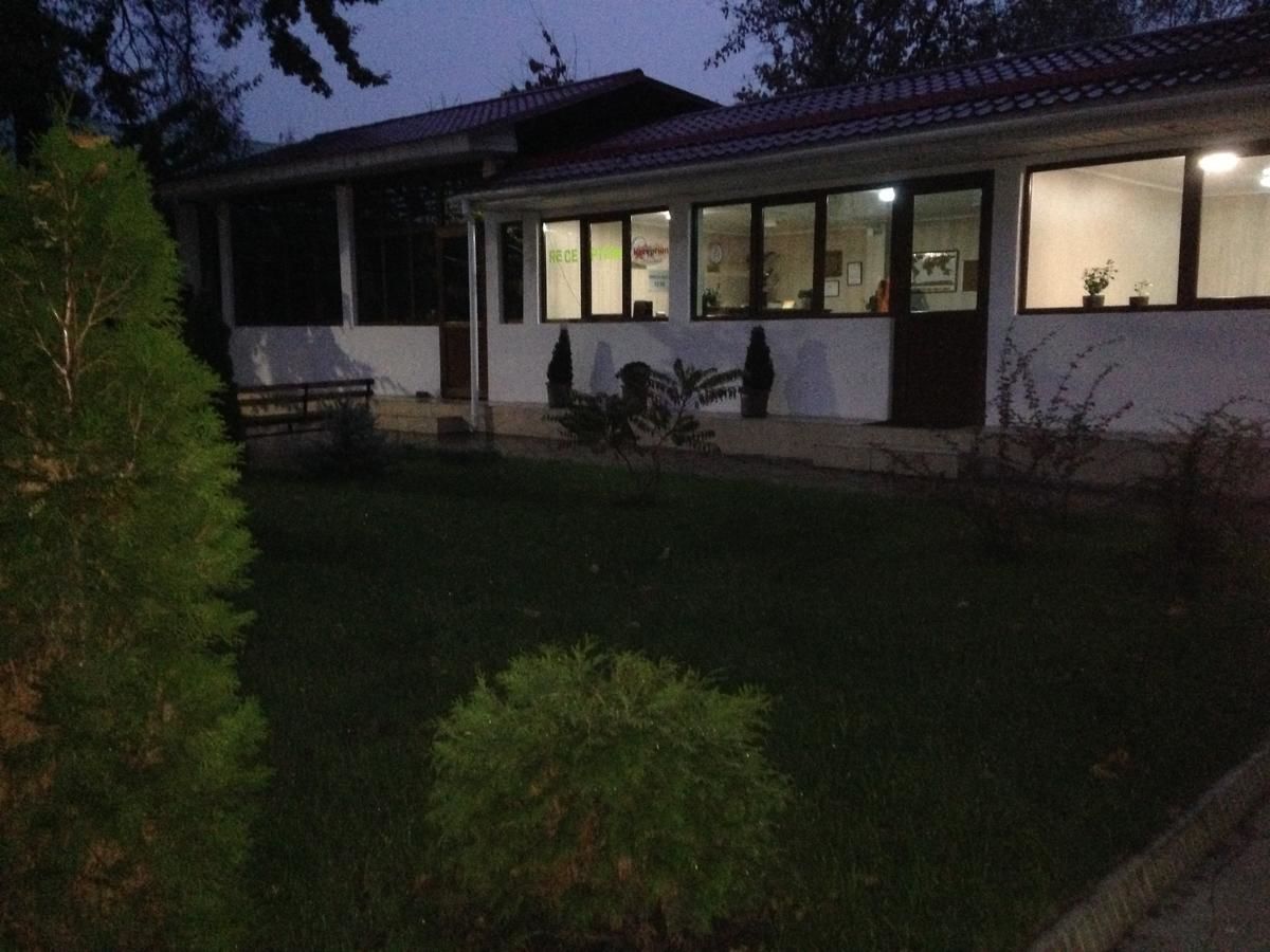 Хостелы Almaty Five Seasons Hotel&Hostel Алматы-36